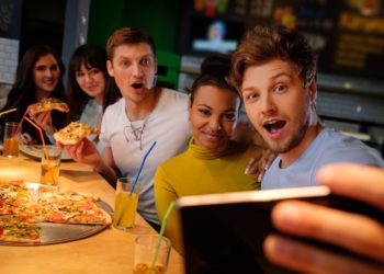 5 reasons sitting at the bar is the best way to dine