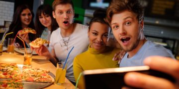 5 reasons sitting at the bar is the best way to dine