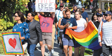Drag Queen Story Time brings hundreds of protestors